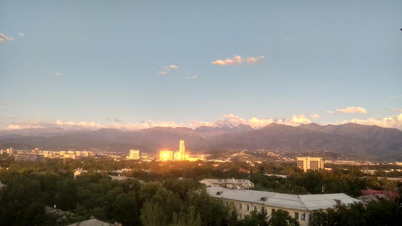 "Картина Горных Вершин" Квартира- "Mountain View" Apartment アルマトイ エクステリア 写真