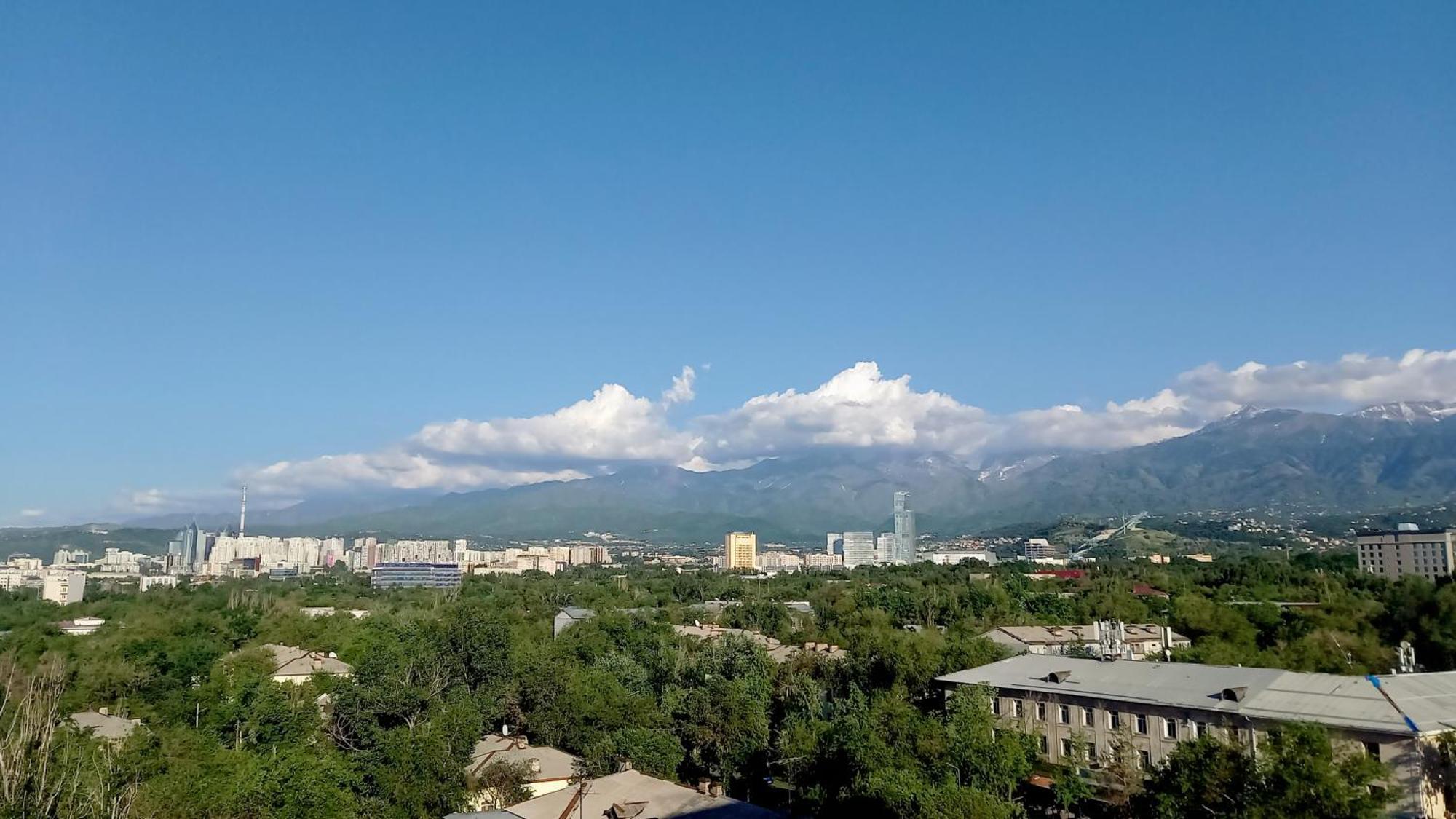 "Картина Горных Вершин" Квартира- "Mountain View" Apartment アルマトイ エクステリア 写真
